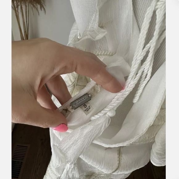 Gimmicks BKE White Chiffon Embroidered Open Shoulder Tie Back Top NWT Sz M - Picture 5 of 12